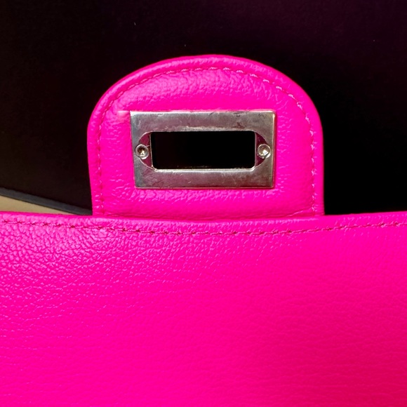 Pending xx CHANEL▪️19K 2.55 Mini Reissue Fuschia quilted goatskin - Picture 11 of 16